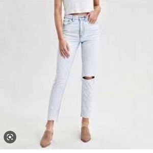 American Eagle Super Light Wash Mom Jean